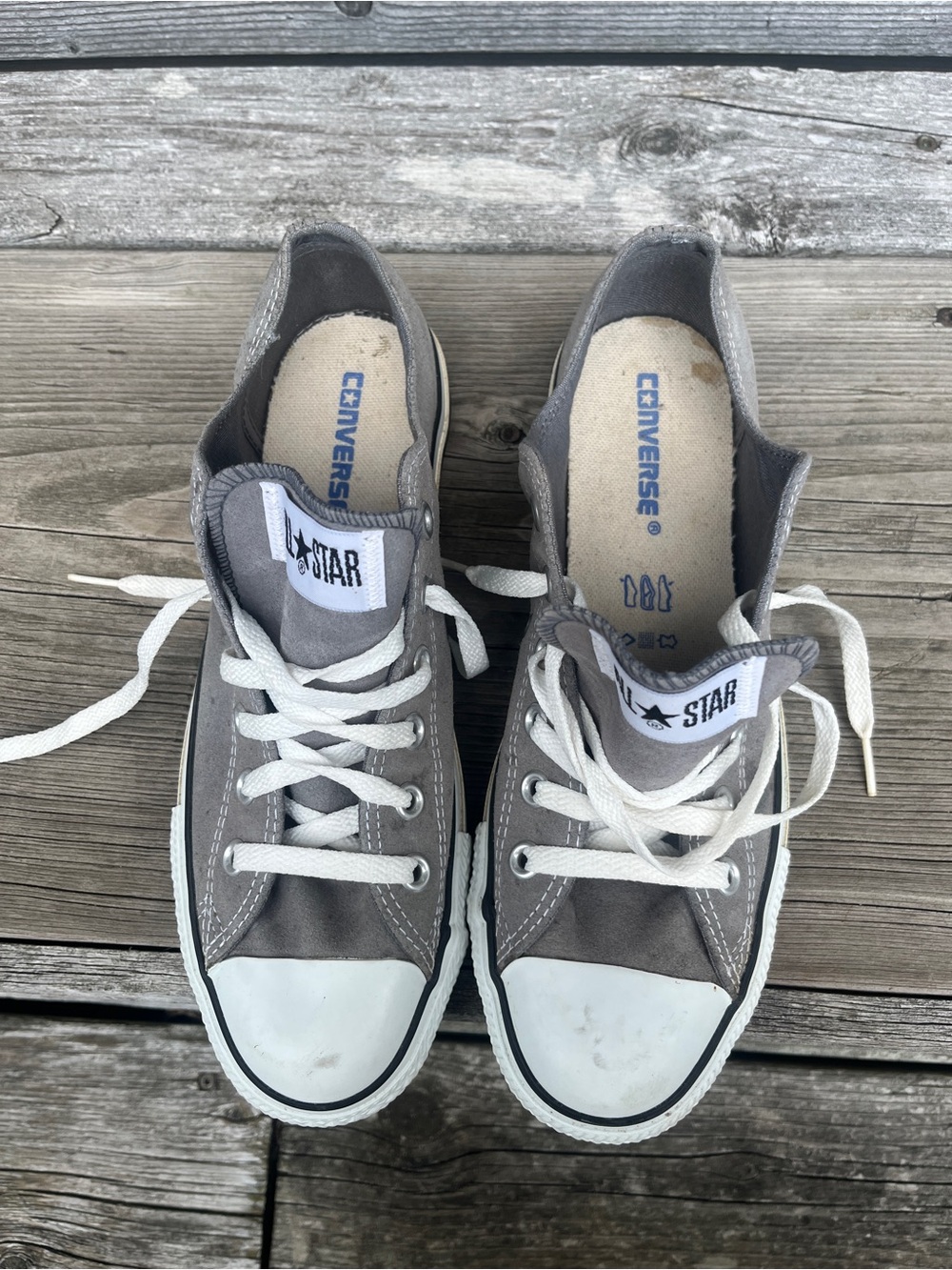 Converse Men's Gray Low-Top Canvas Sneakers — Classic Casual Style
